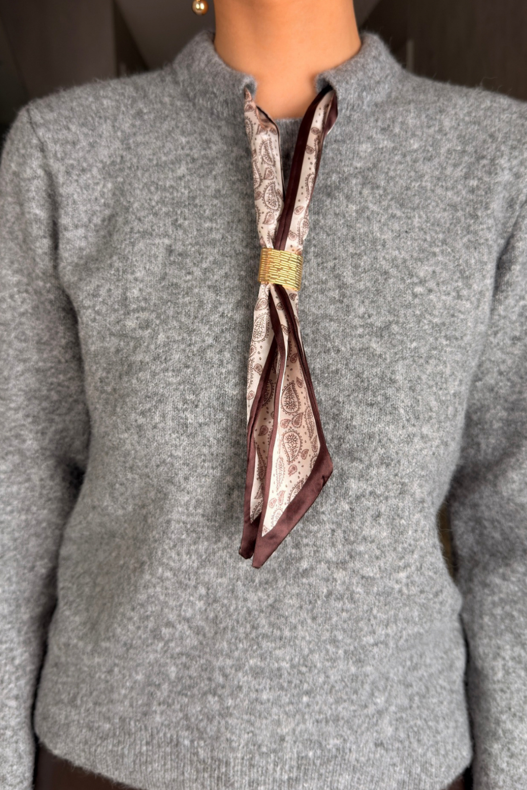 Gri Tokalı Eşarp Bağlamalı Triko