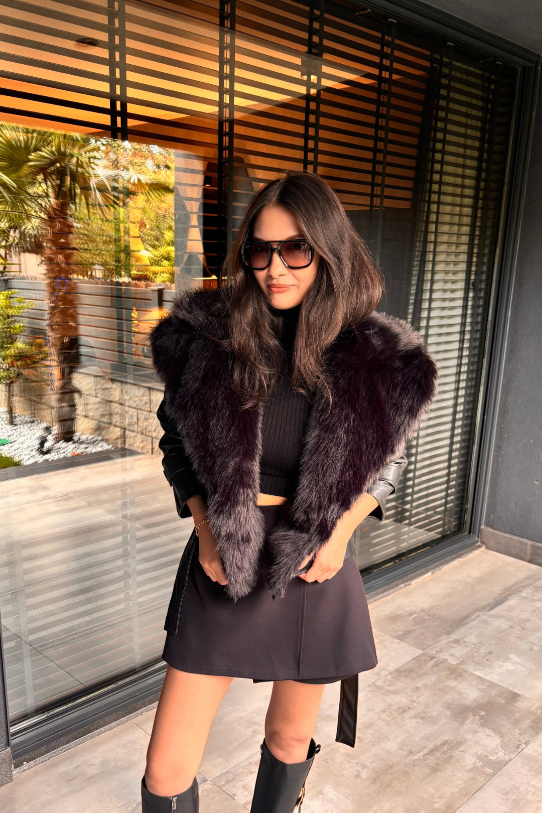 Yakası Siyah Kürklü Suni Deri Ceket