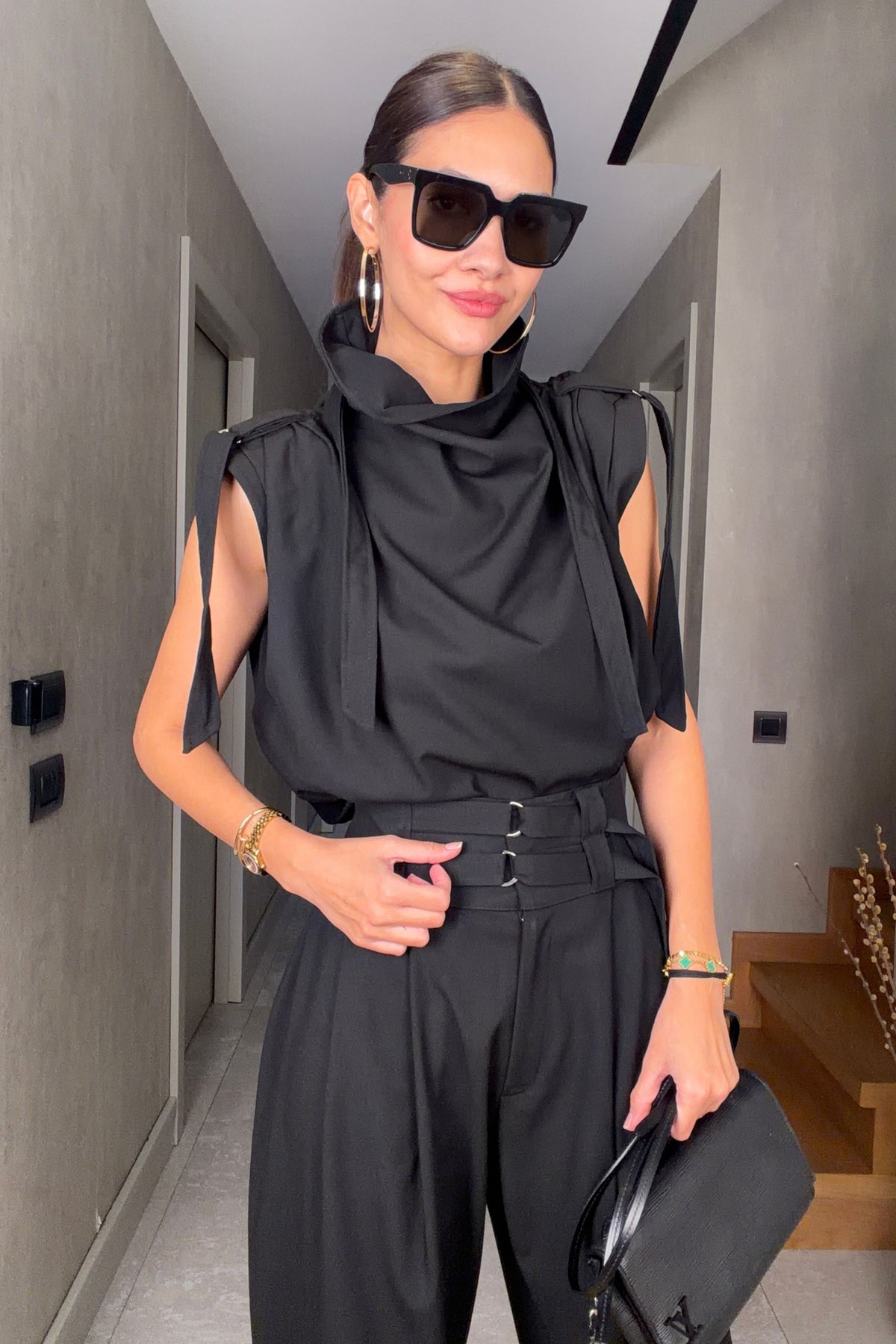 Siyah Apolet Detaylı Bluz Pantolon Takım