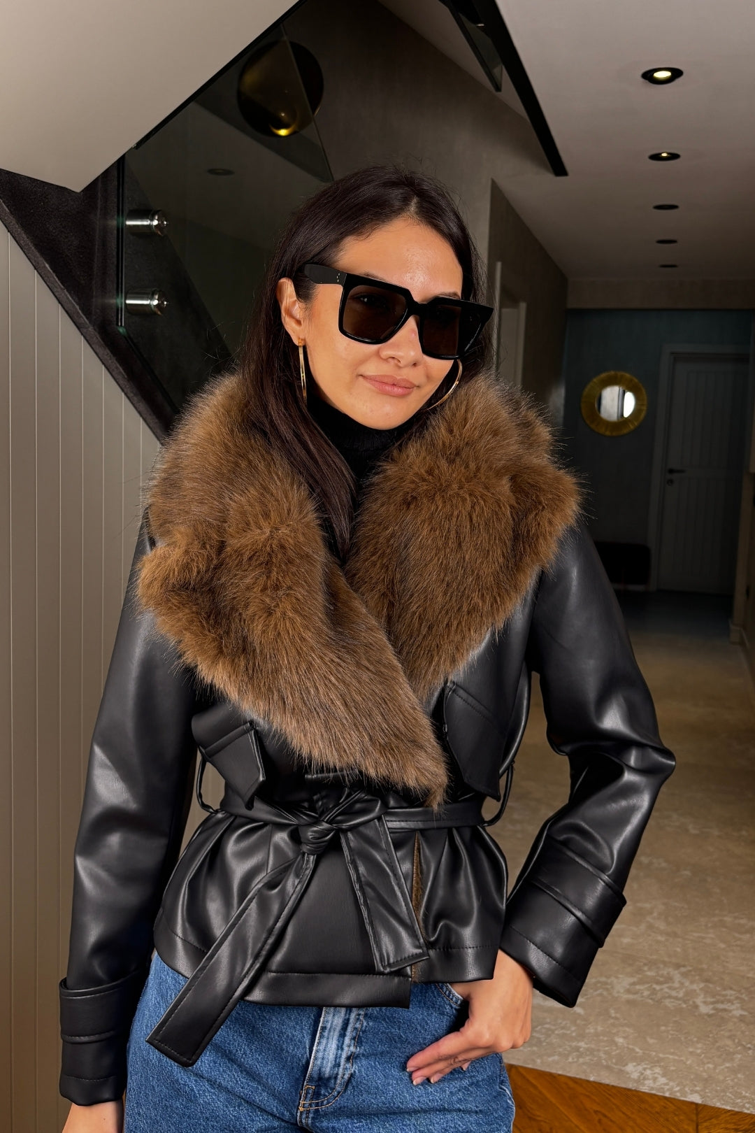 Yakası Kahverengi Kürklü Suni Deri Ceket