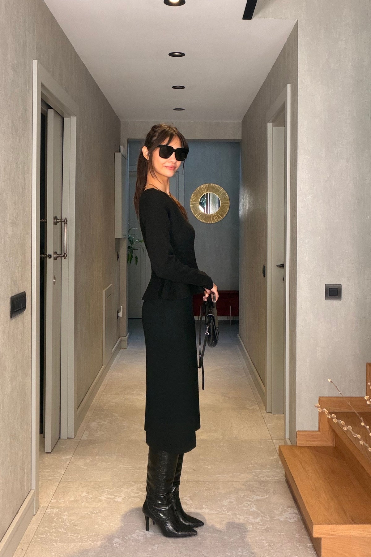 Siyah Volanlı Fitilli Crop Triko Kazak