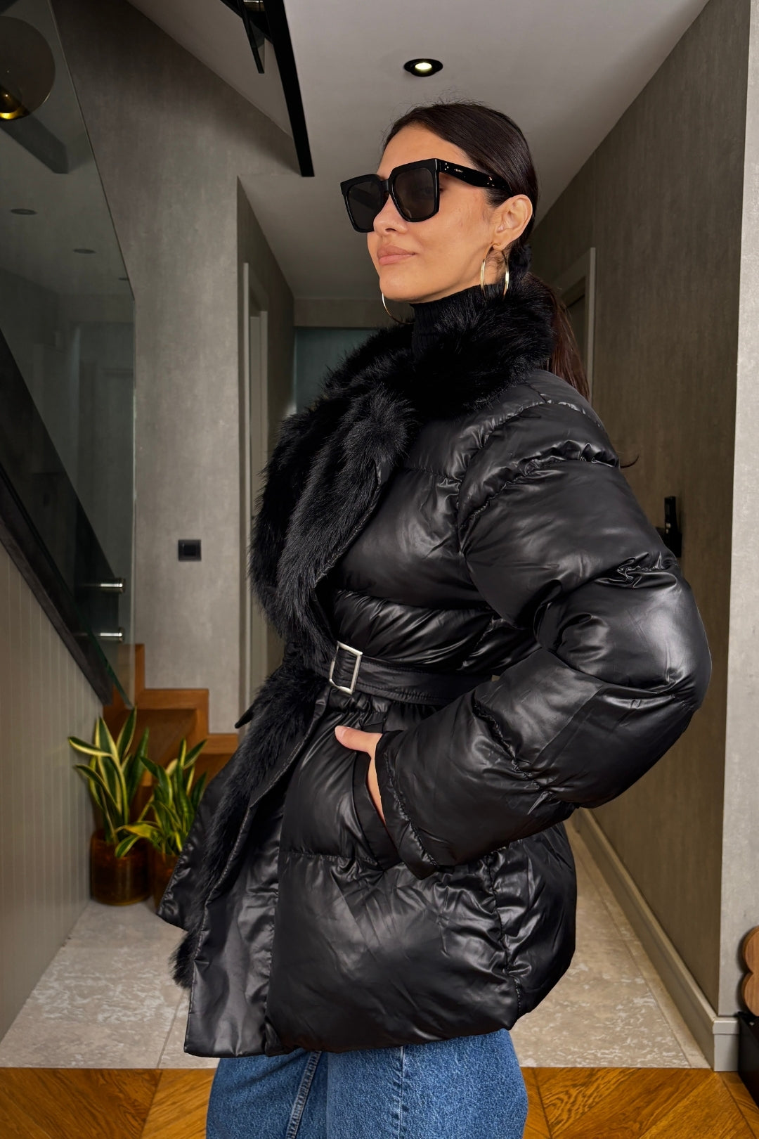 Siyah Yakası Kürklü Şişme Mont