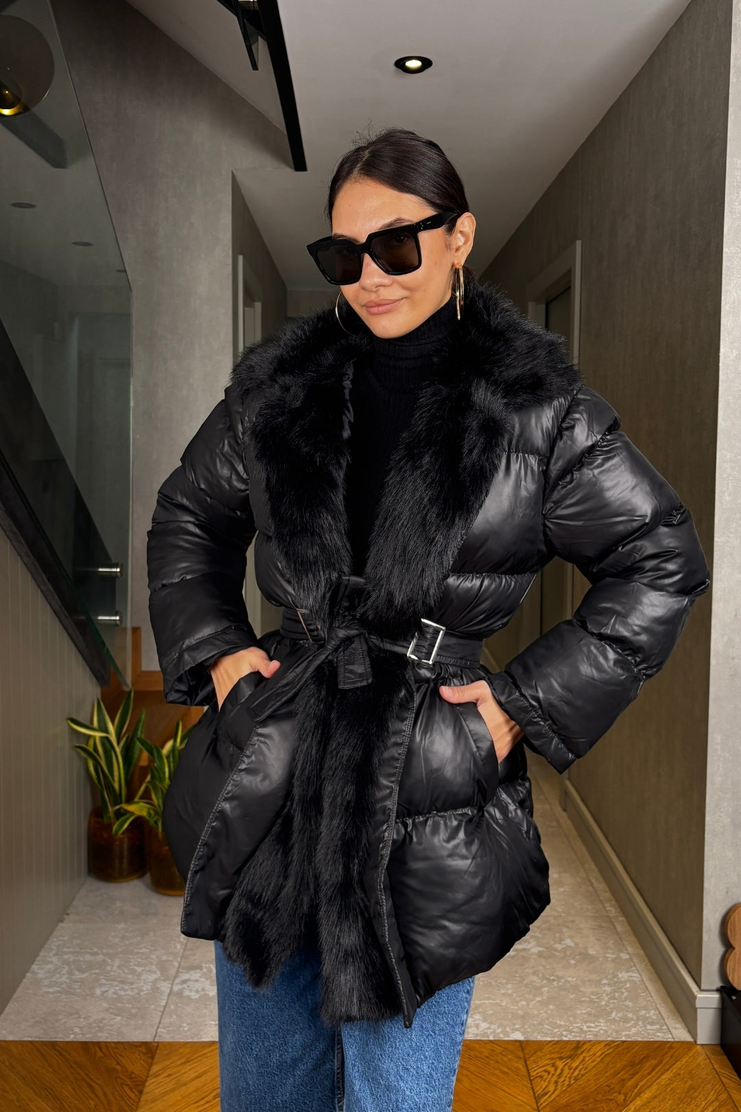 Siyah Yakası Kürklü Şişme Mont