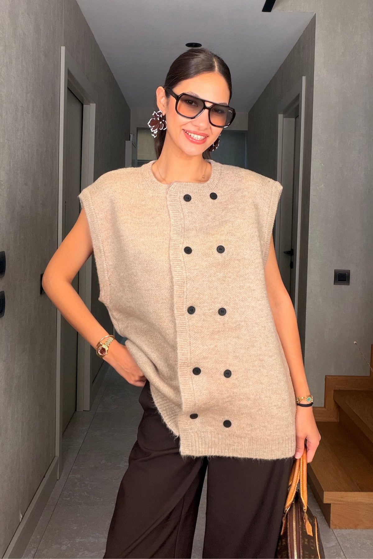 Bej Düğmeli Oversize Triko Yelek
