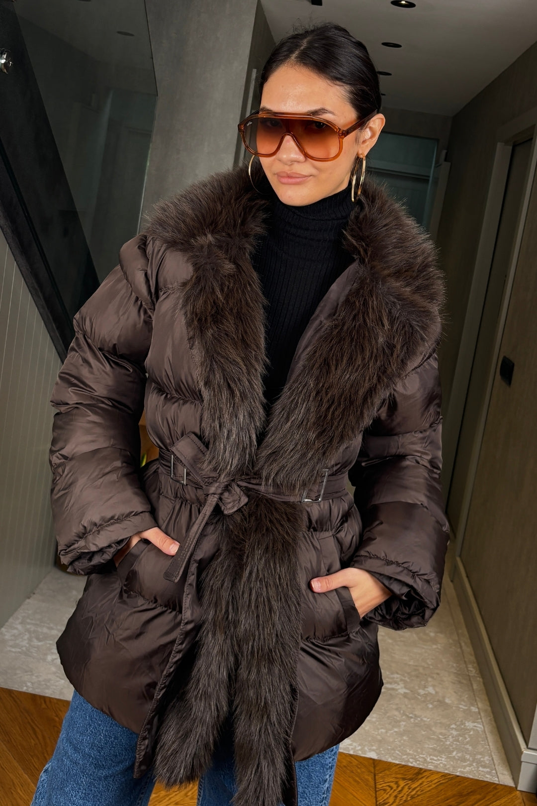 Kahverengi Yakası Kürklü Şişme Mont