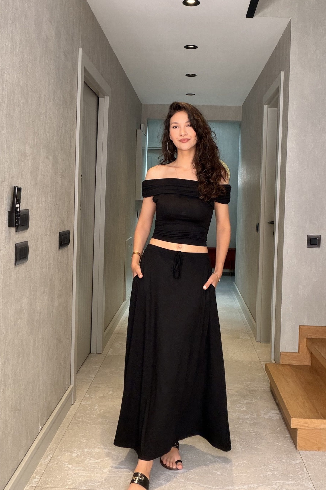 Siyah Madonna Yaka Modal Etek Bluz Takım