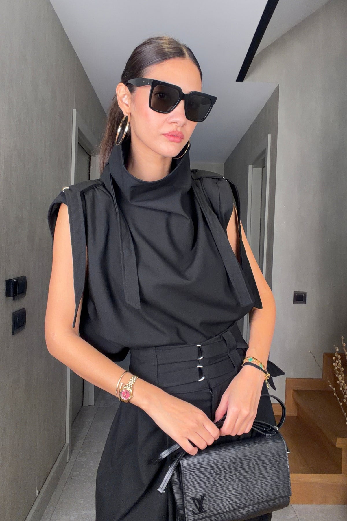 Siyah Apolet Detaylı Bluz Pantolon Takım
