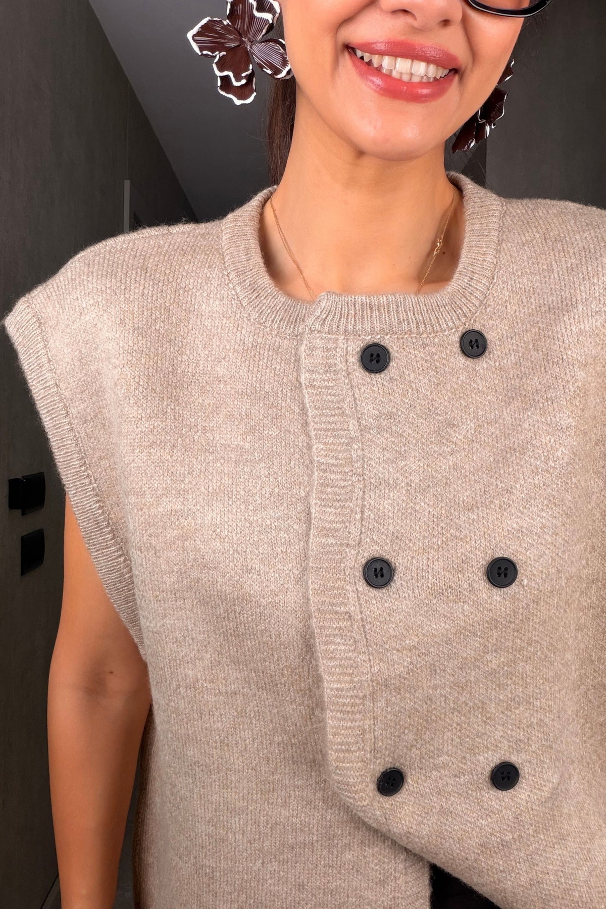 Bej Düğmeli Oversize Triko Yelek