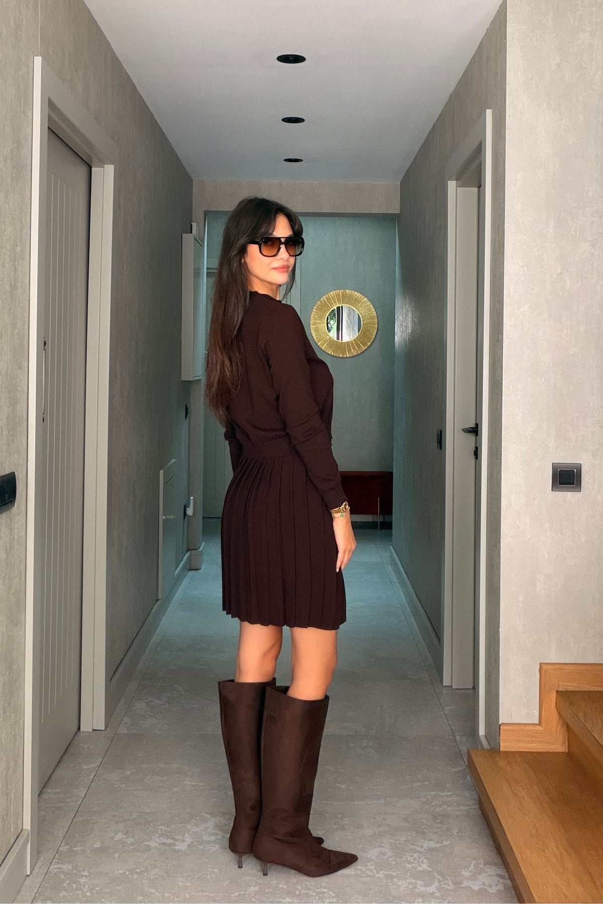 Kahverengi Piliseli Elbise ve Hırka Triko Takım