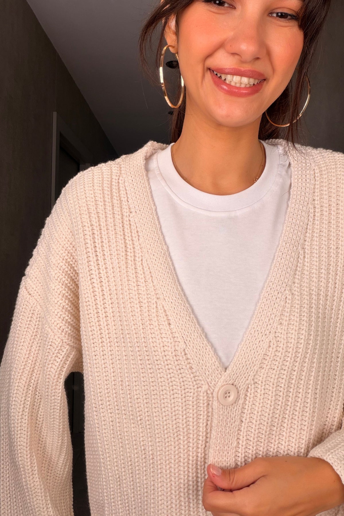 Ekru Oversize Düğmeli Örme Hırka