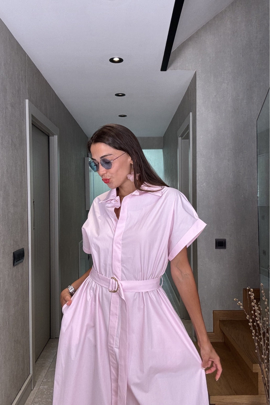 Pembe Beli Büzgülü Kemerli Elbise