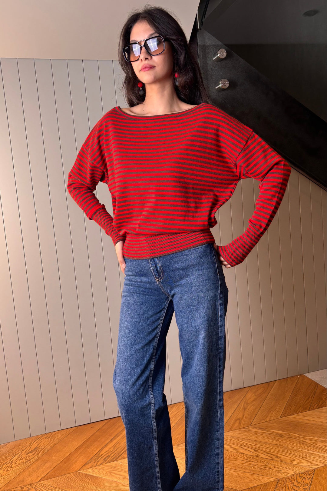 Kırmızı Kayık Yaka Çizgili Triko