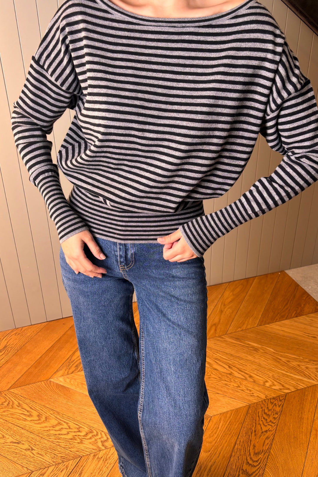 Gri Kayık Yaka Çizgili Triko