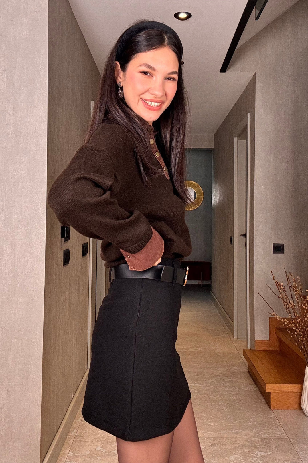 Siyah Kaşe Kemerli Etek