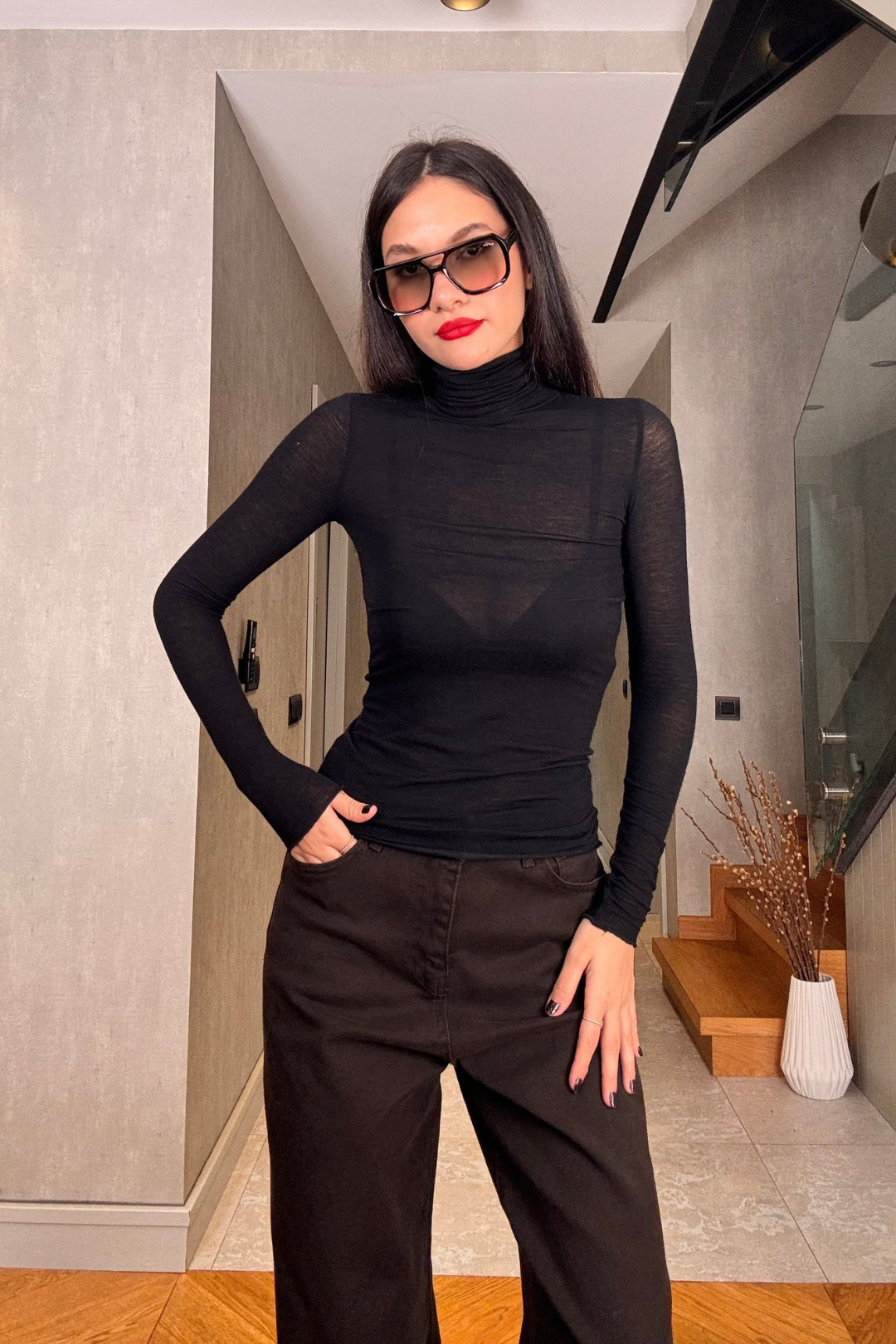 Siyah Boğazlı Transparan Bluz