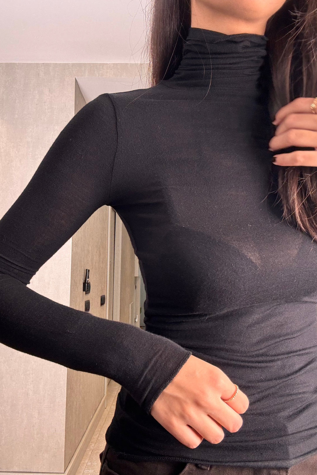 Siyah Boğazlı Transparan Bluz