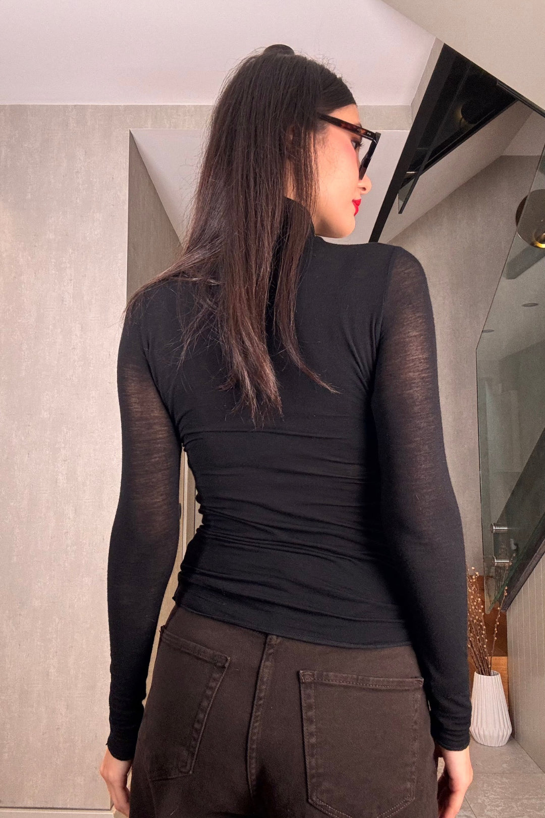 Siyah Boğazlı Transparan Bluz