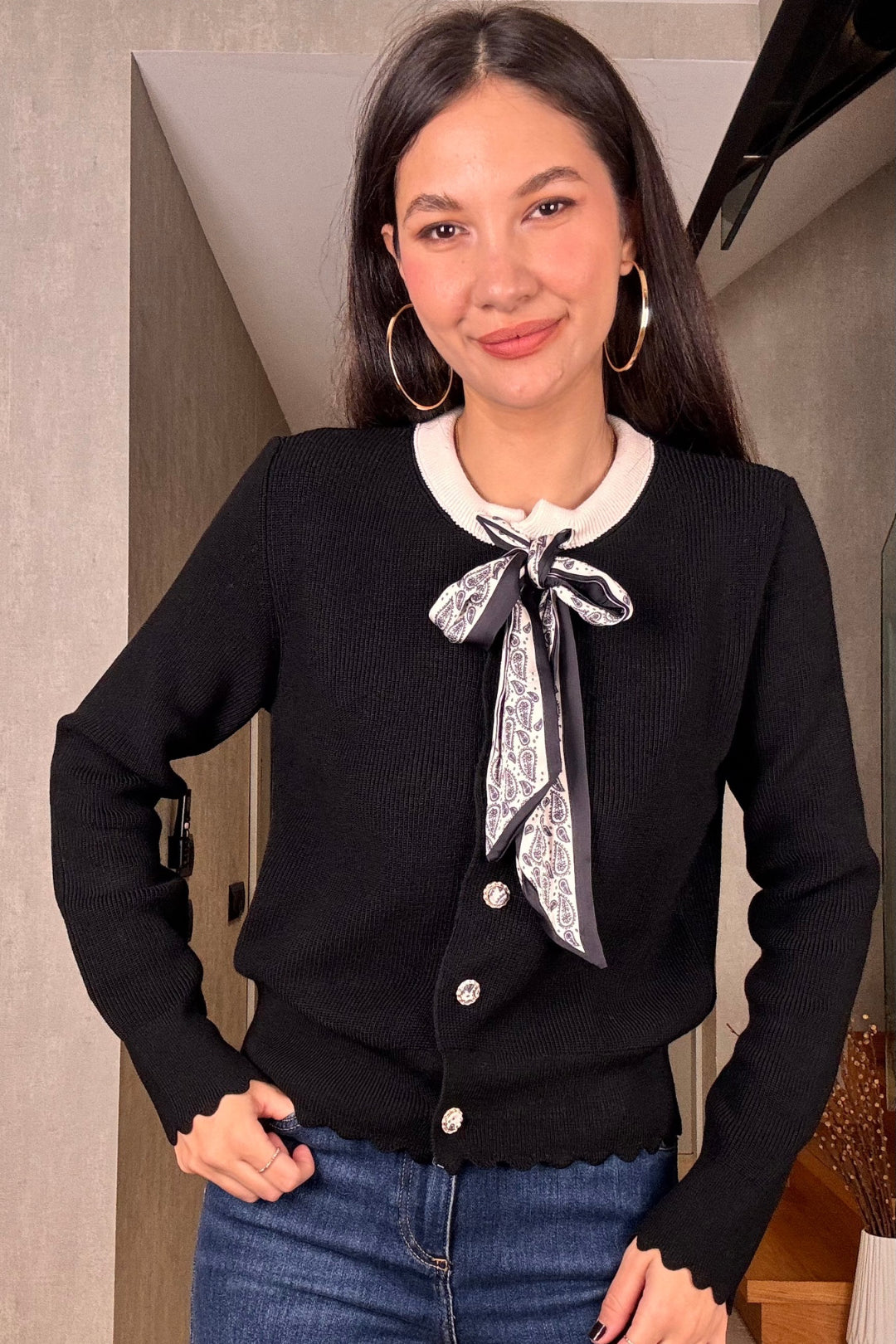 Siyah Antik Düğmeli Hırka