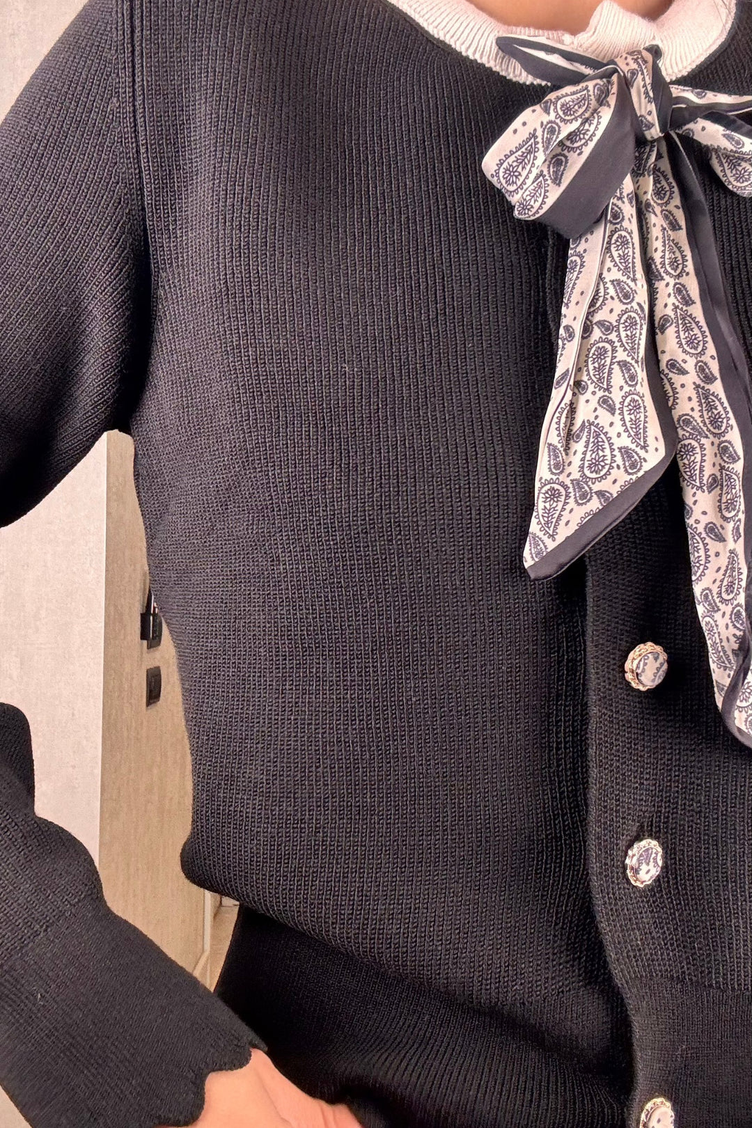 Siyah Antik Düğmeli Hırka