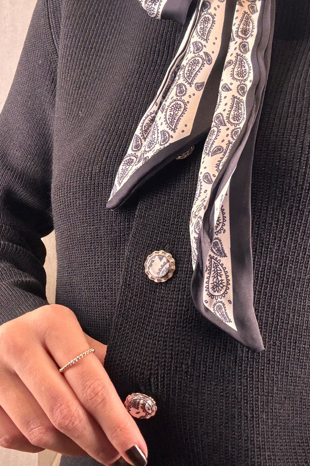 Siyah Antik Düğmeli Hırka