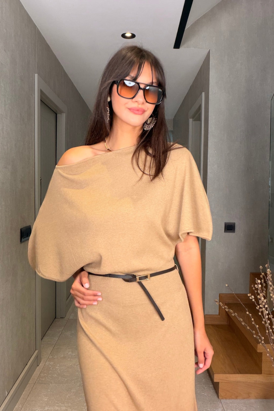 Camel Yarasa Kol Düşük Omuz Kemerli Maxi Elbise