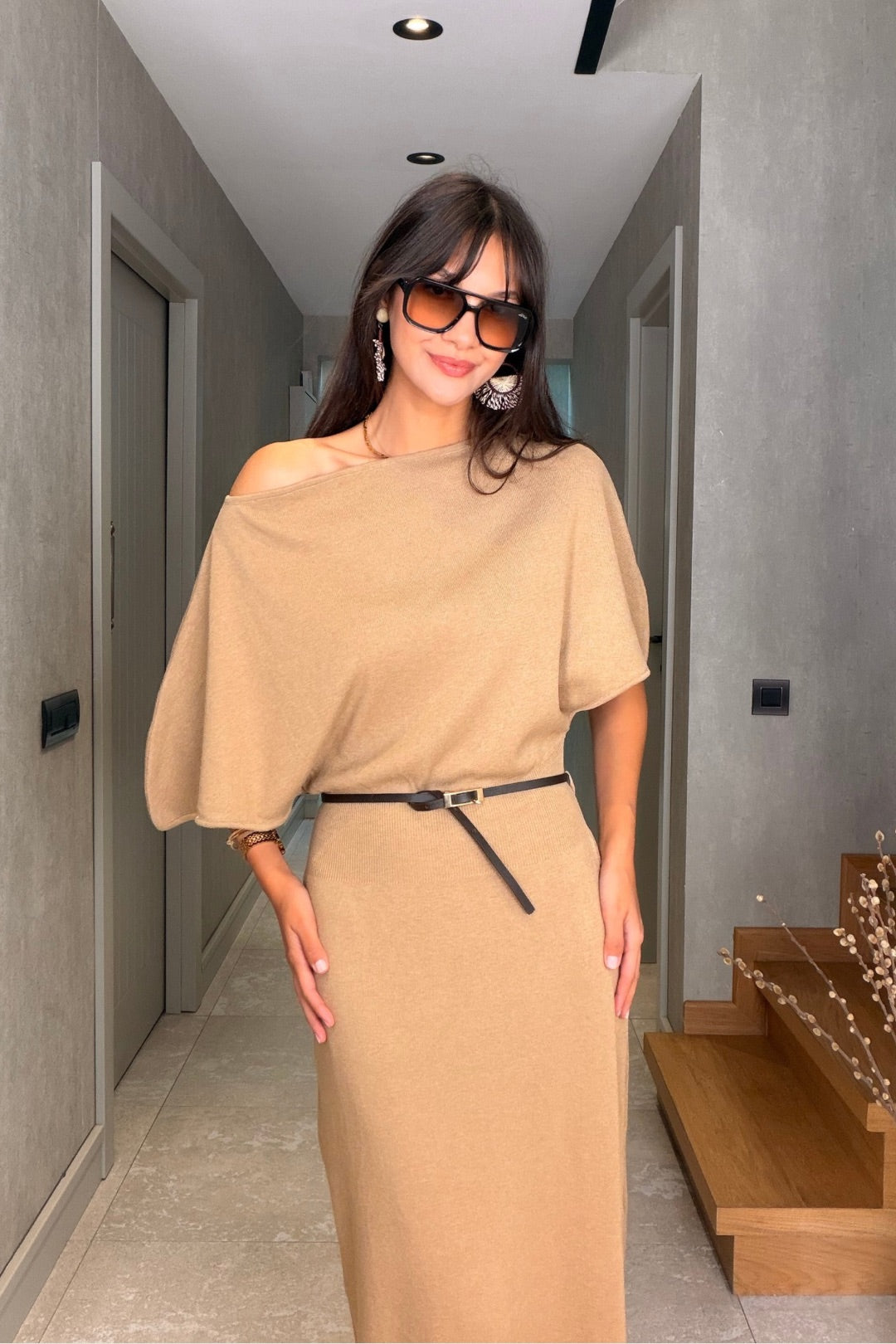 Camel Yarasa Kol Düşük Omuz Kemerli Maxi Elbise