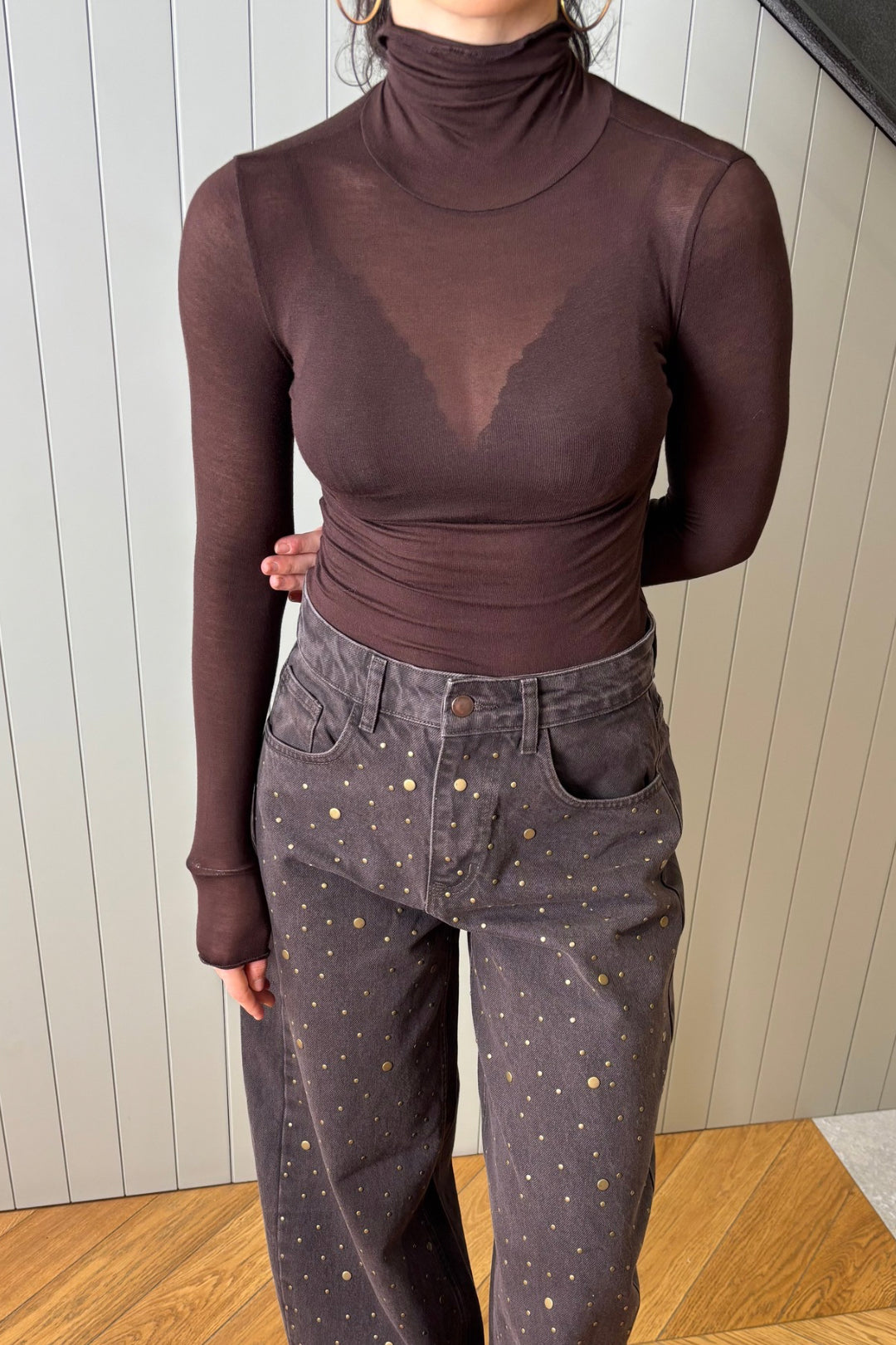 Kahverengi Boğazlı Transparan Bluz