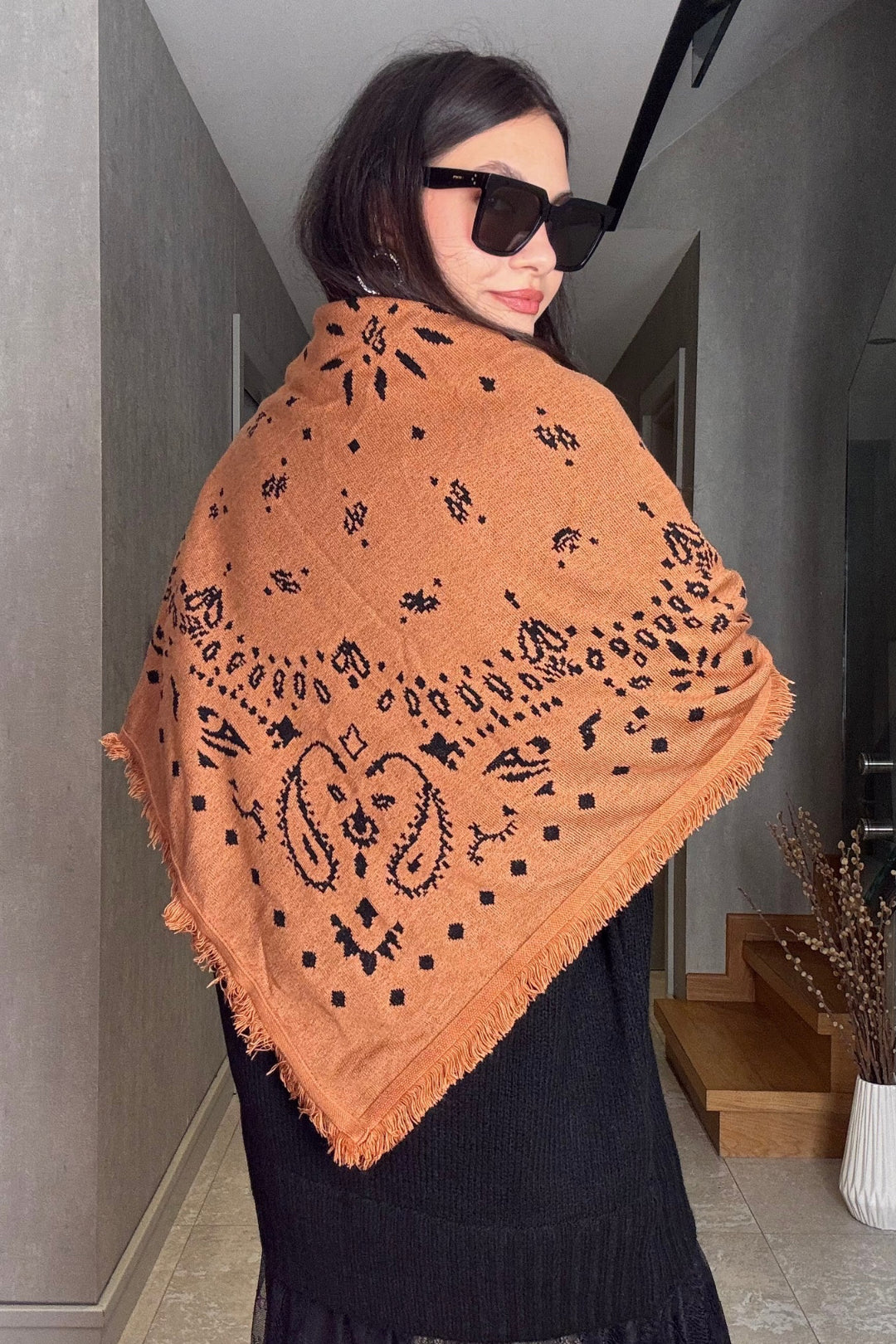 Tarçın Rengi Desenli Şal