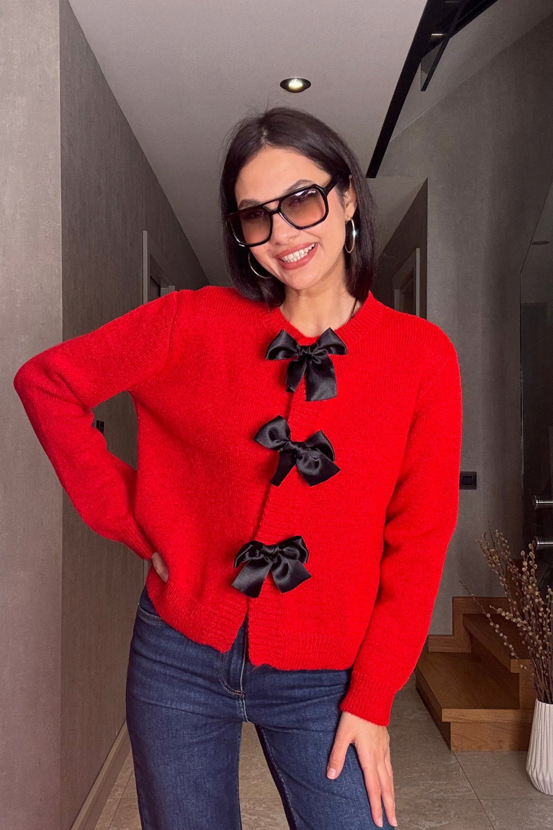 Kırmızı Fiyonklu Hırka