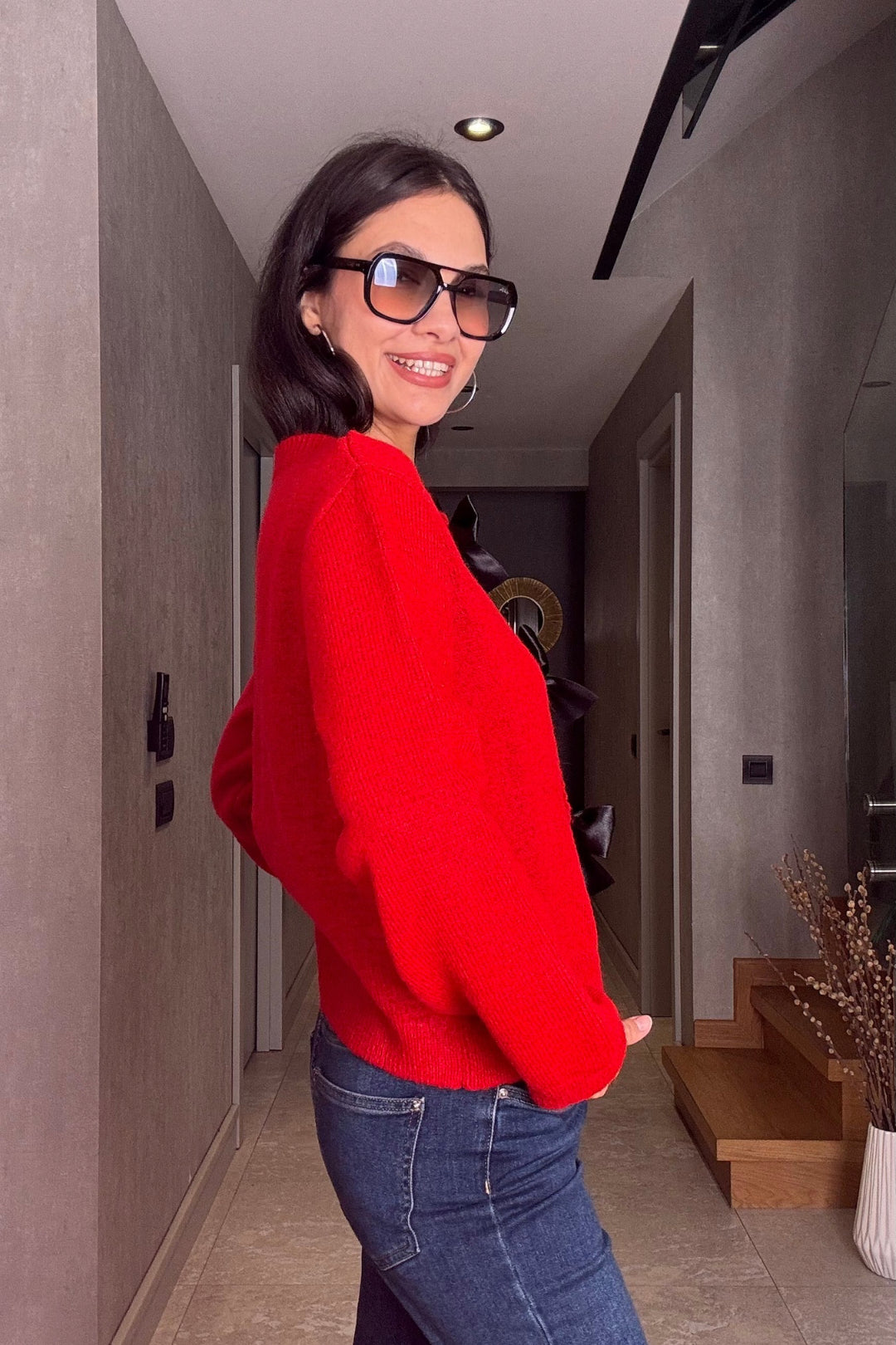 Kırmızı Fiyonklu Hırka