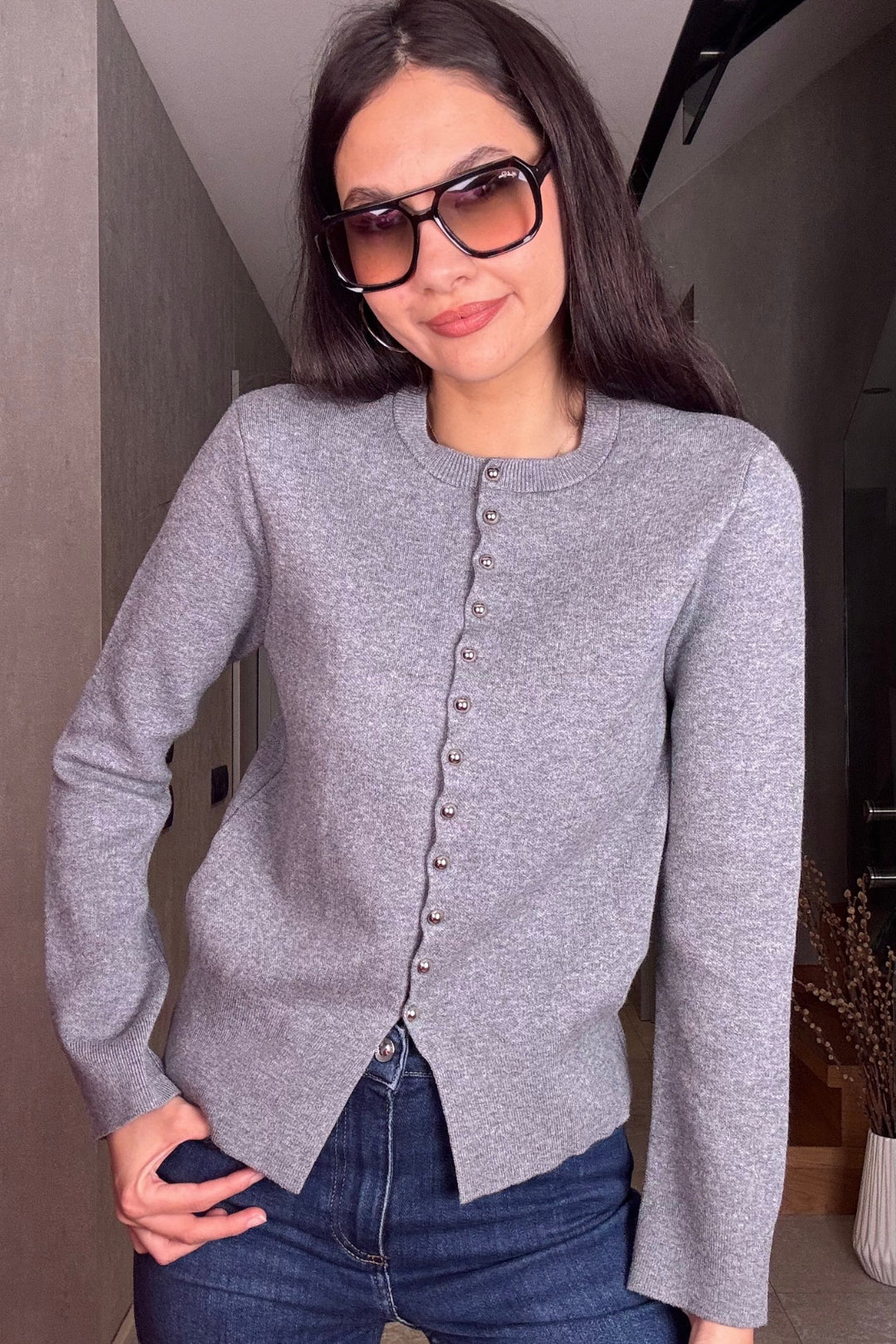 Gri Metal Düğmeli Hırka