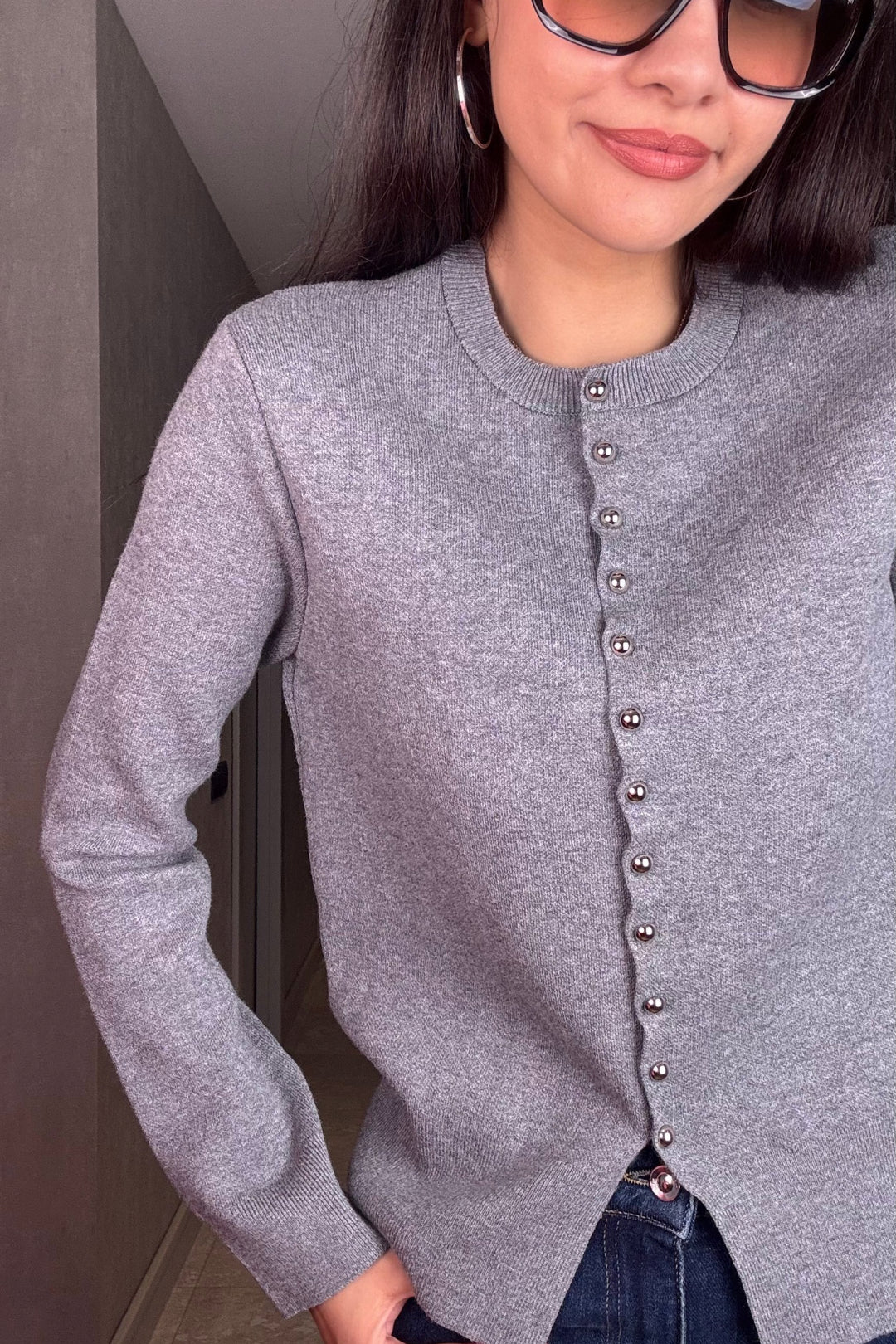 Gri Metal Düğmeli Hırka