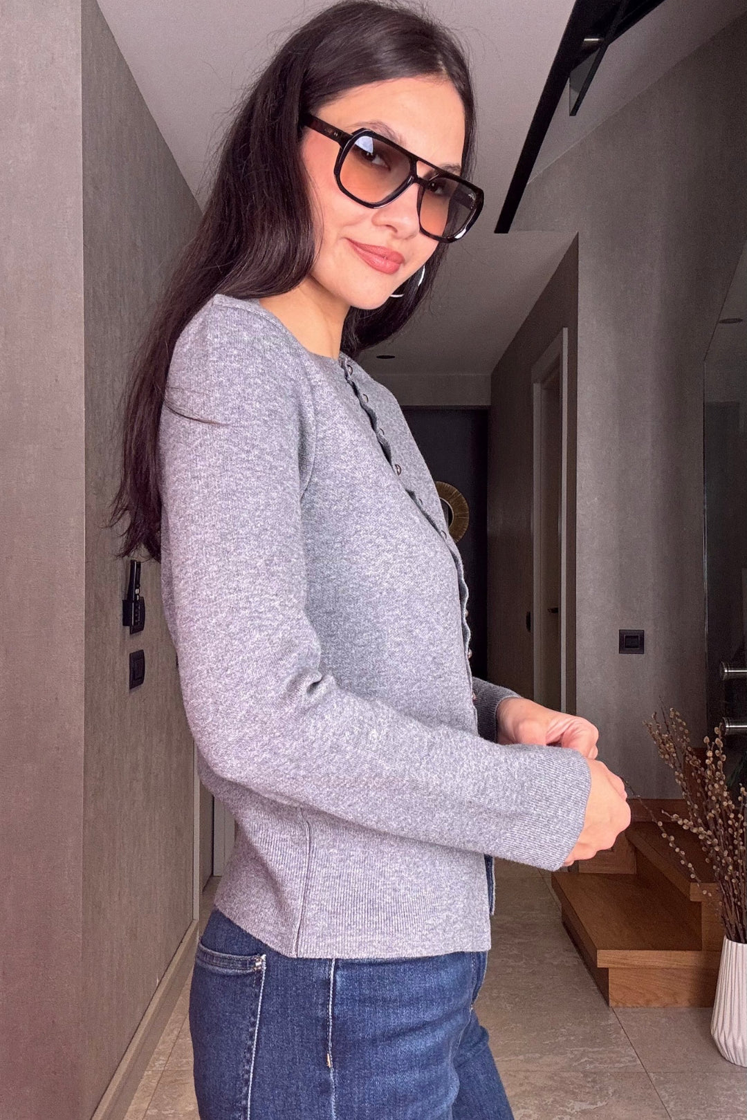 Gri Metal Düğmeli Hırka