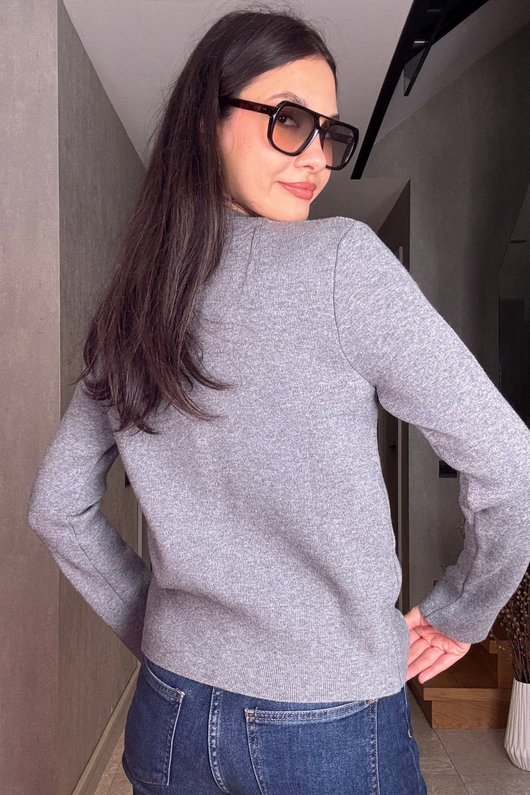 Gri Metal Düğmeli Hırka