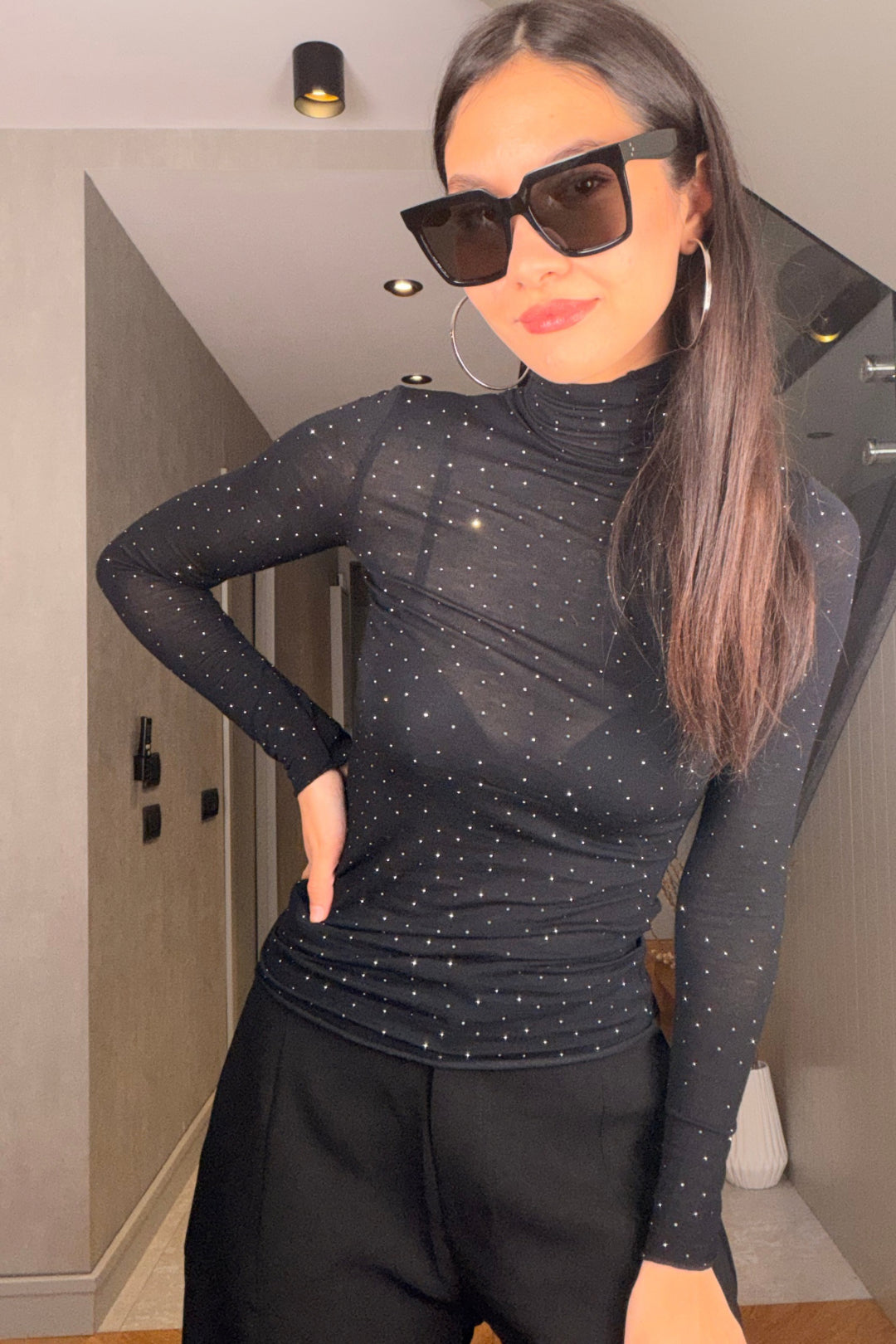 Siyah Taşlı Transparan Boğazlı Bluz