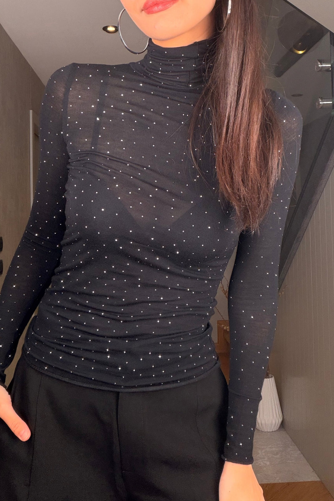 Siyah Taşlı Transparan Boğazlı Bluz