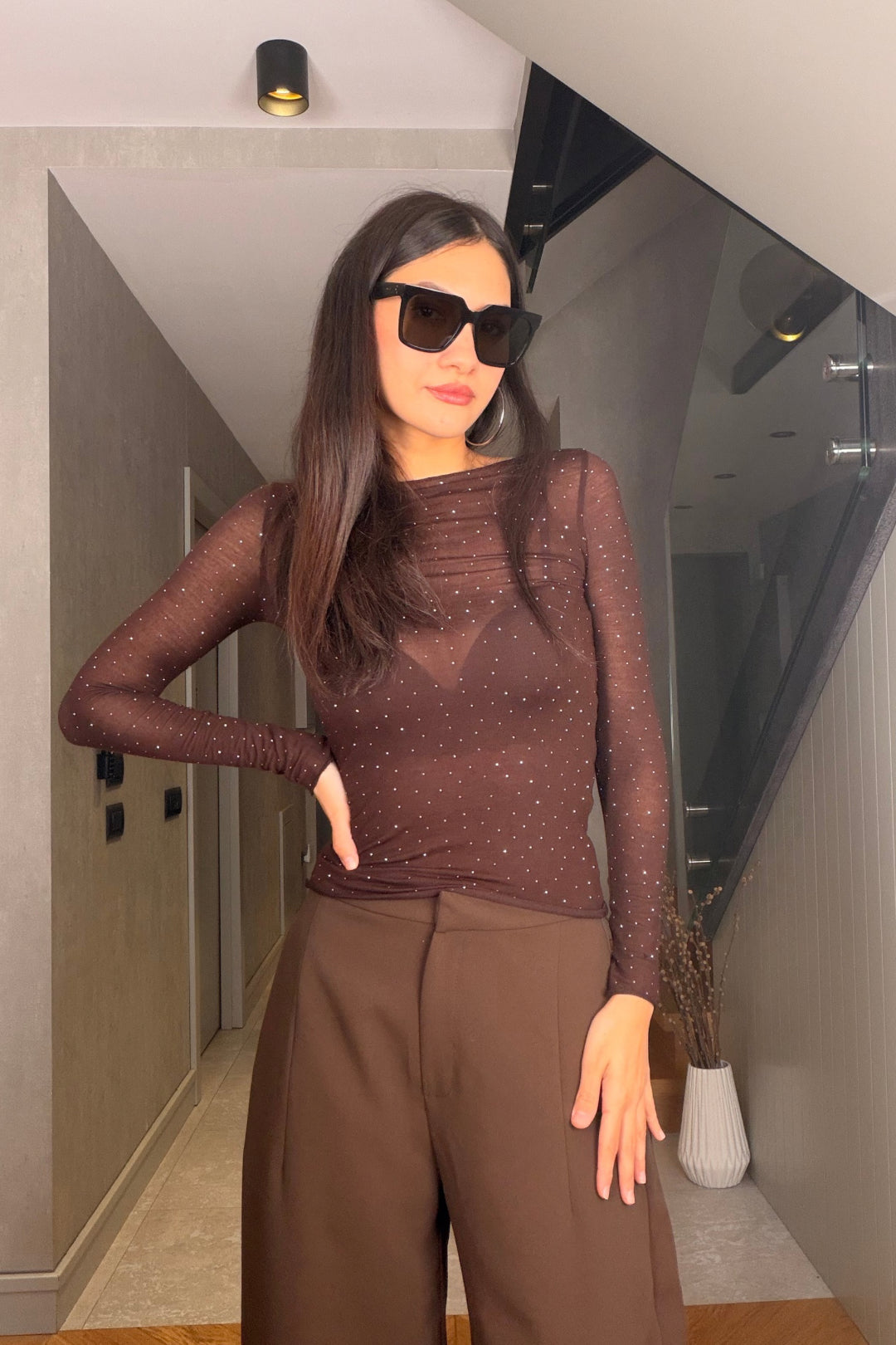 Kahverengi Taşlı Transparan Bluz