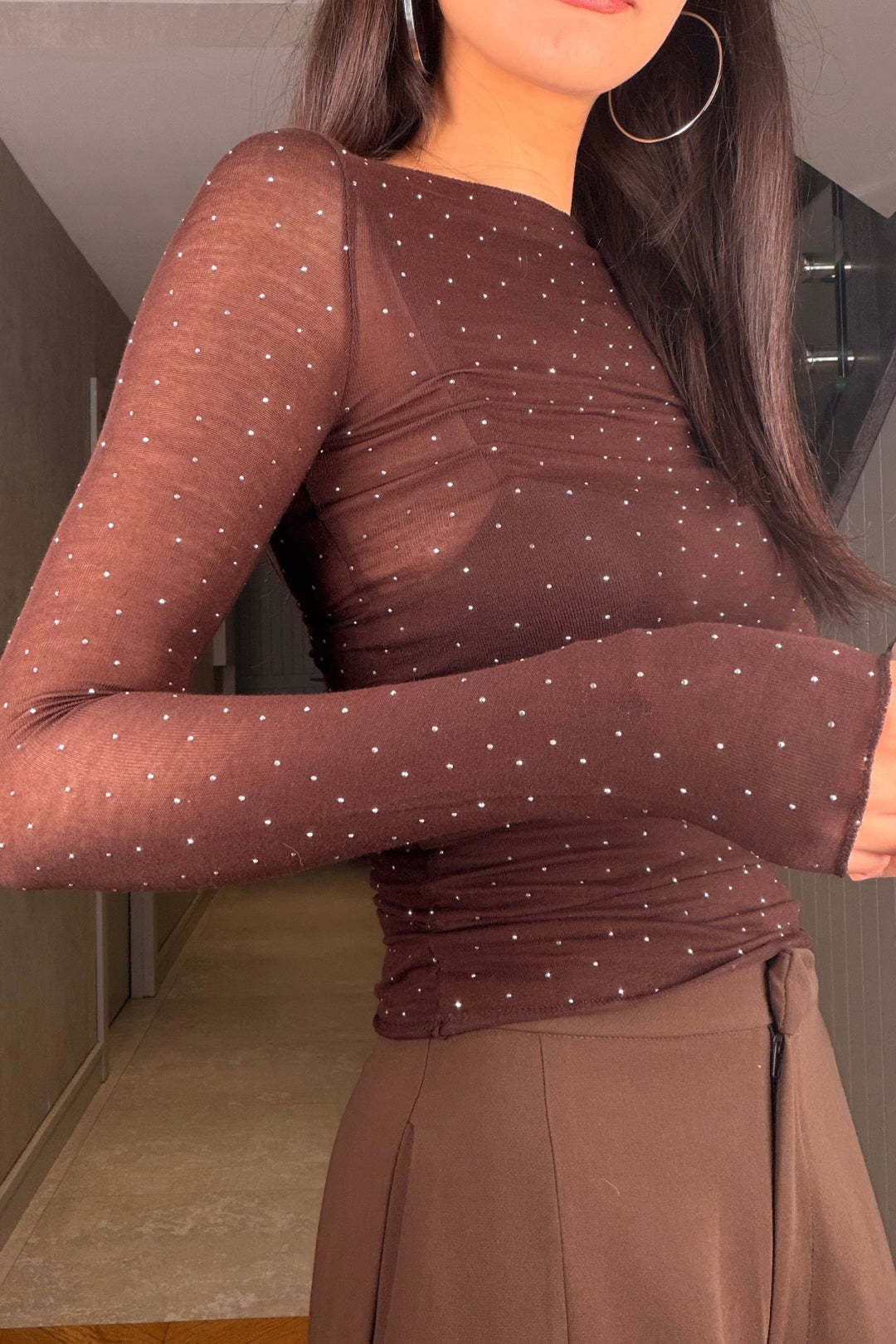 Kahverengi Taşlı Transparan Bluz