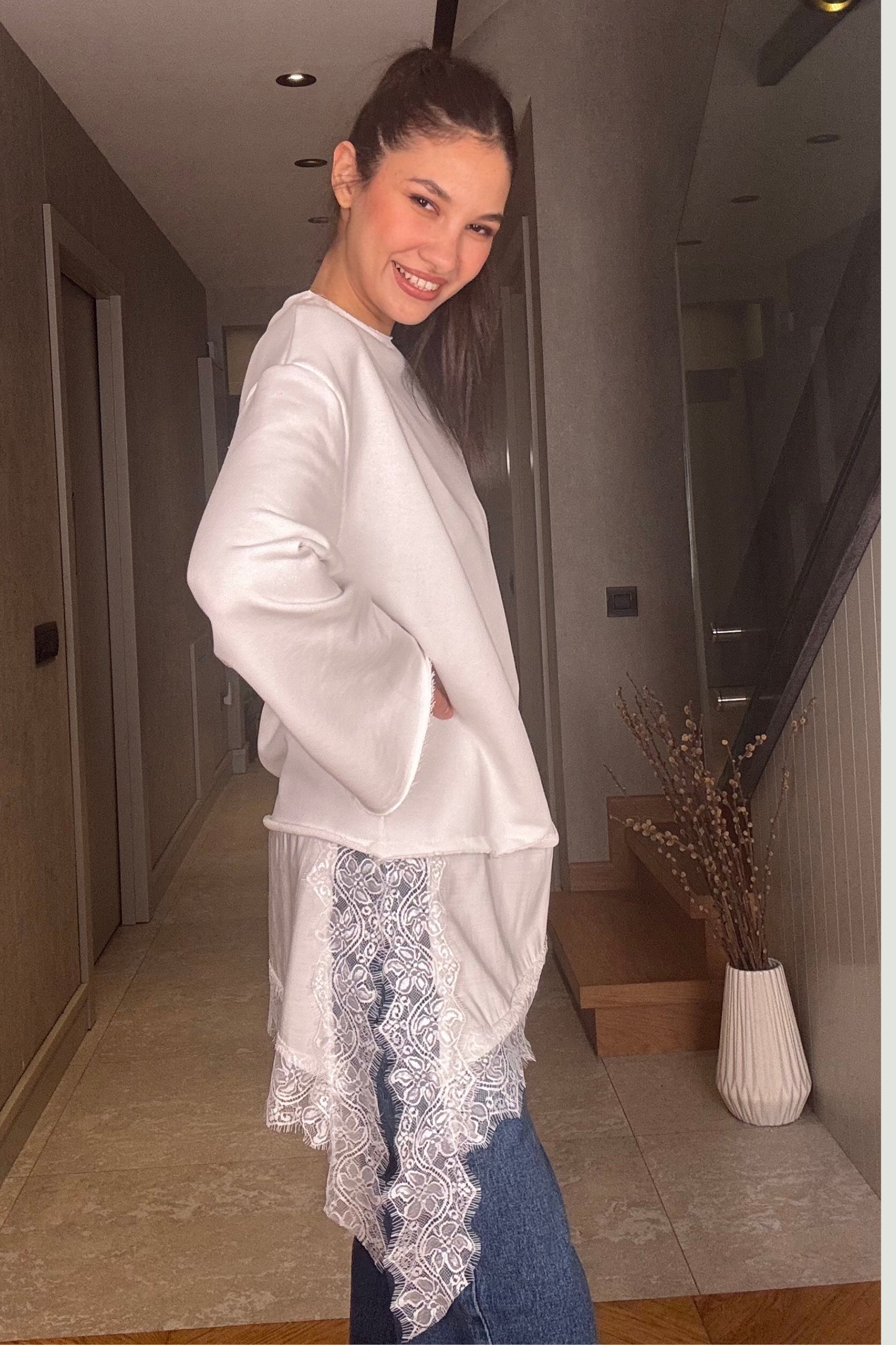 Beyaz Dantel Detay Uzun Sweat