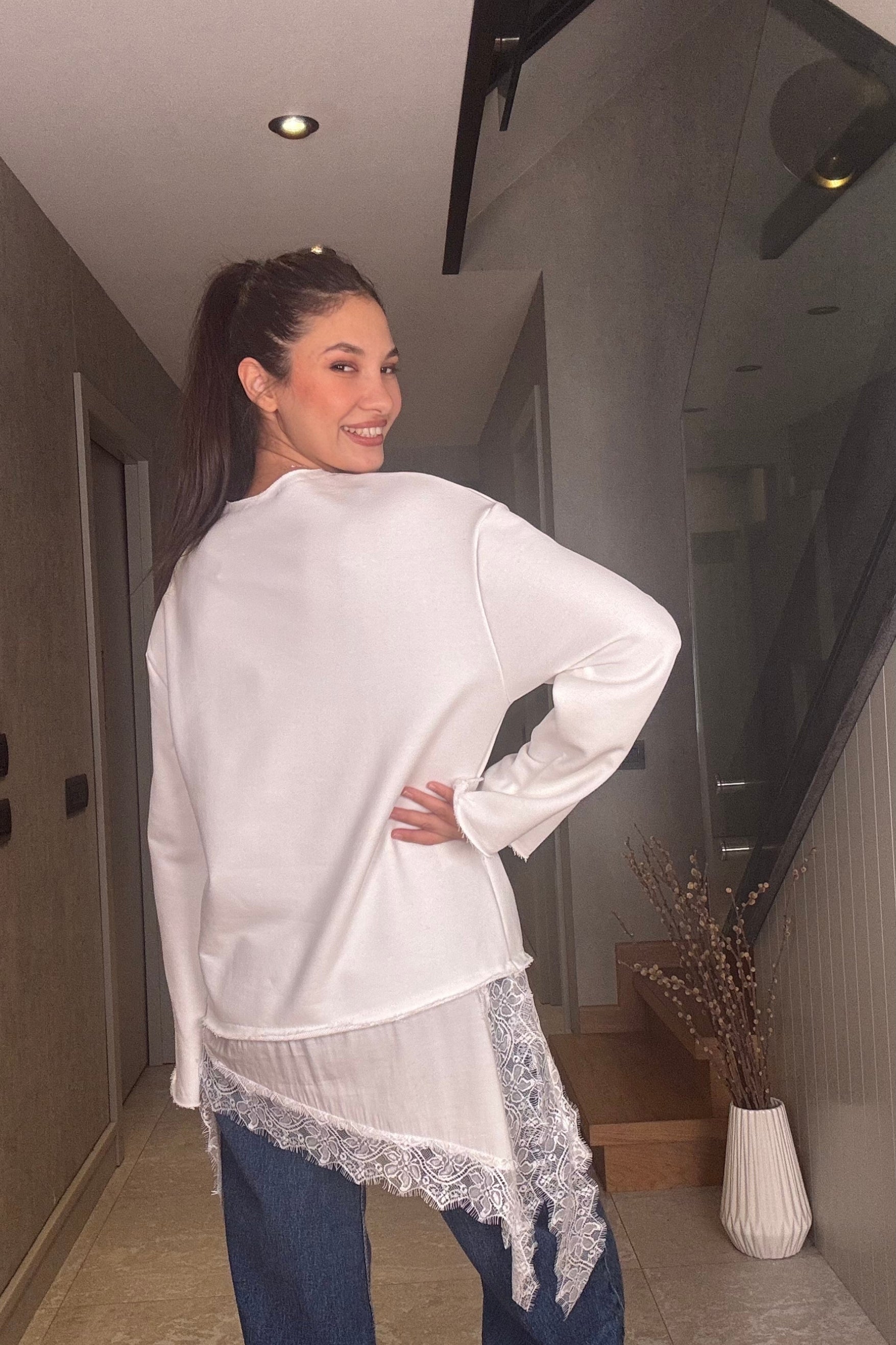 Beyaz Dantel Detay Uzun Sweat