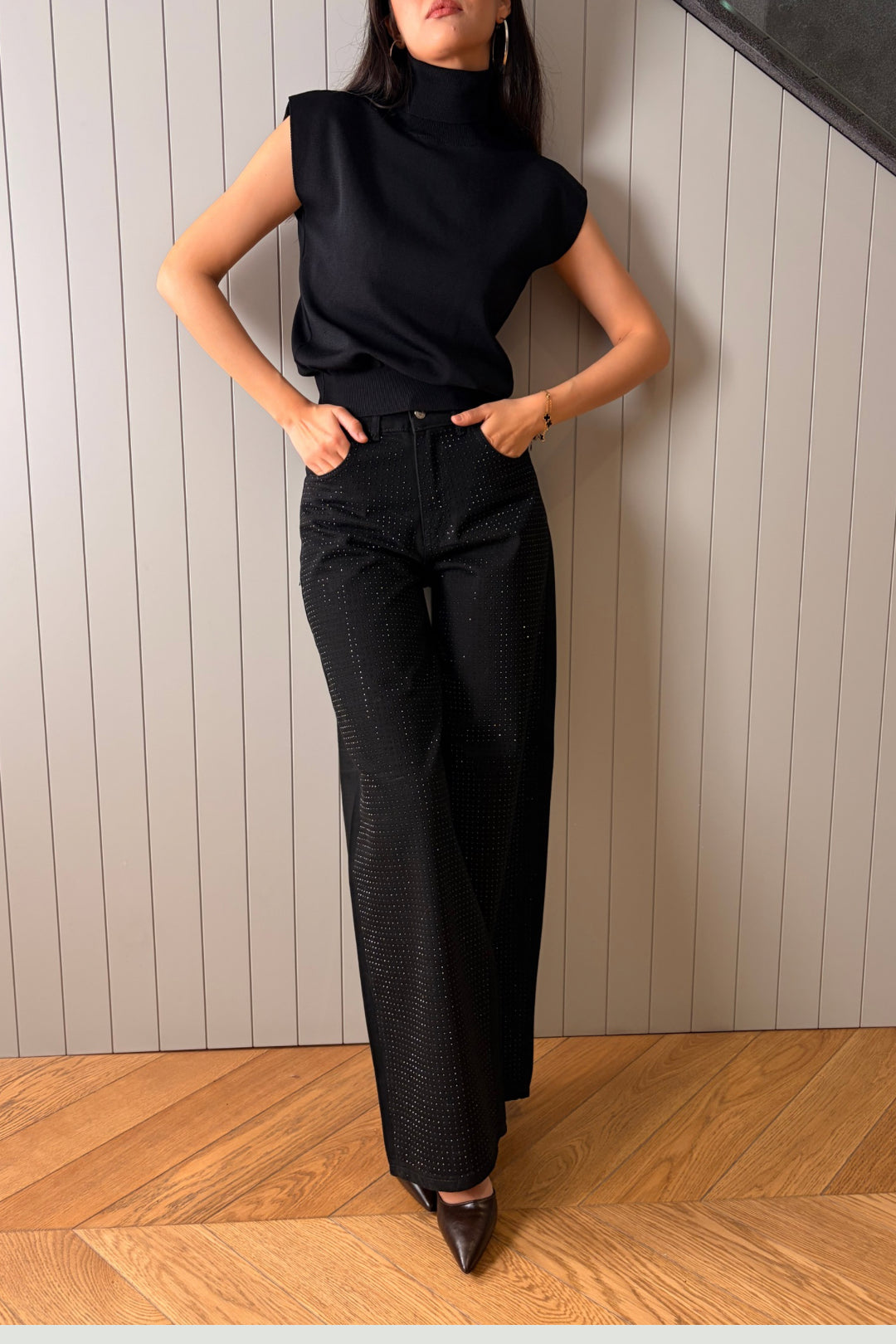 Siyah Balıkçı Yaka Kolsuz Bluz