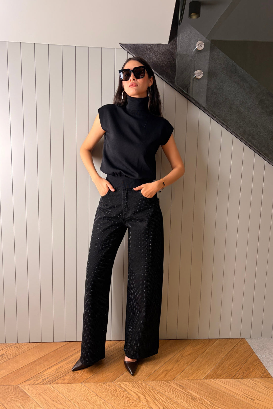 Siyah Balıkçı Yaka Kolsuz Bluz