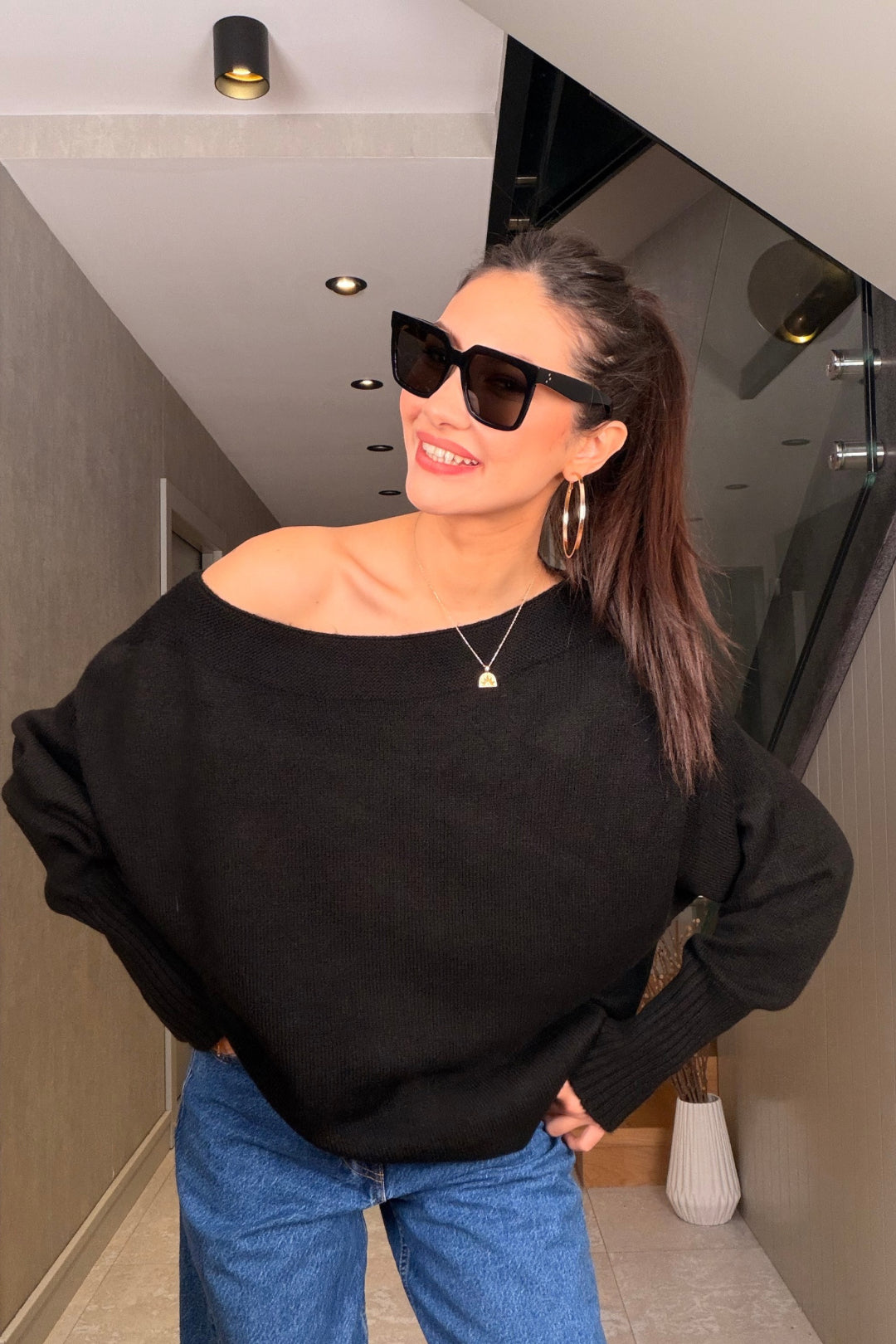 Siyah Kayık Yaka Triko