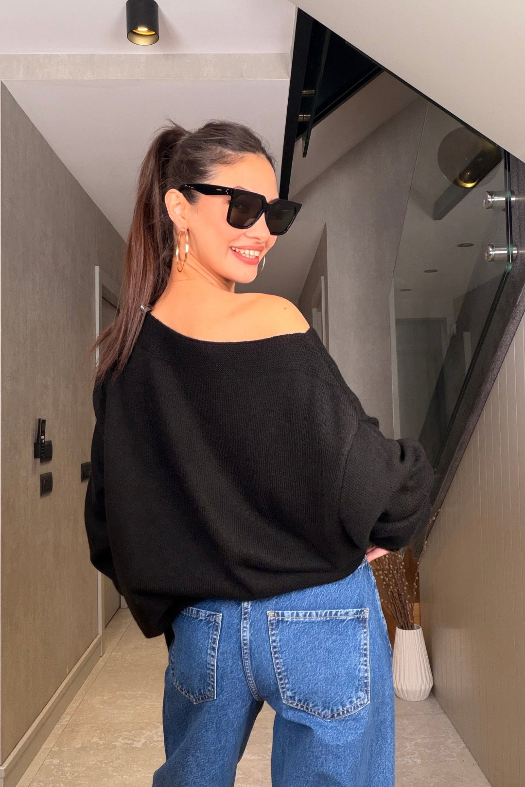 Siyah Kayık Yaka Triko