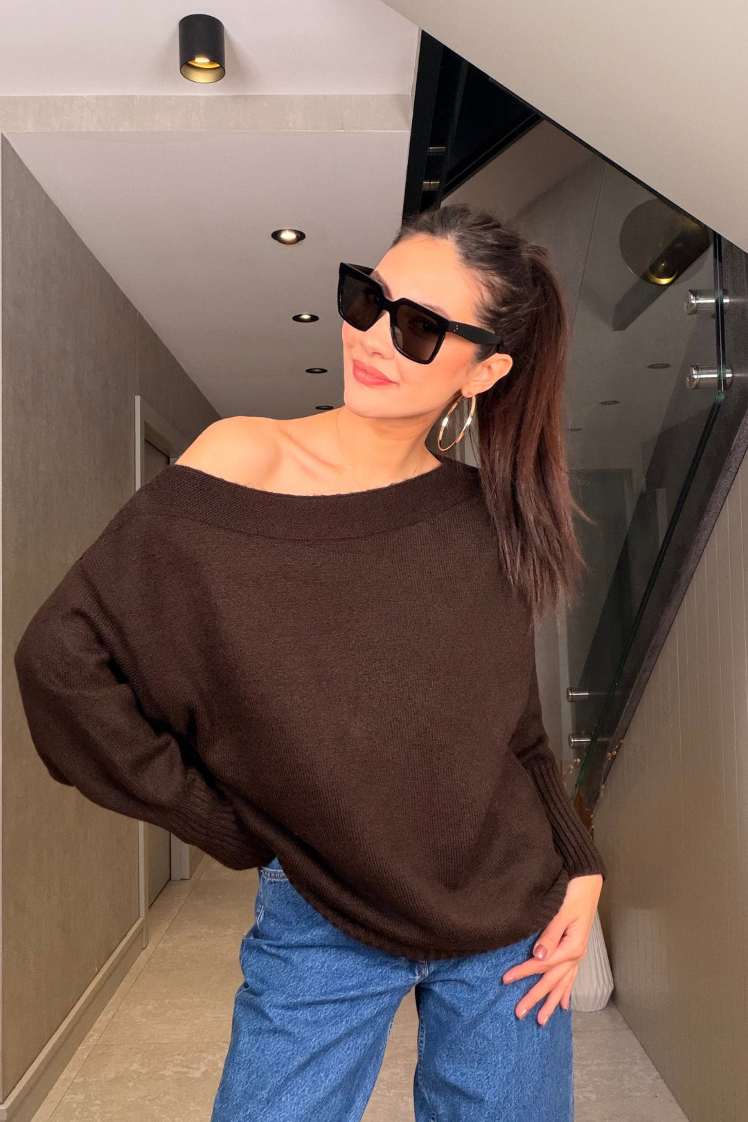 Kahverengi Kayık Yaka Triko