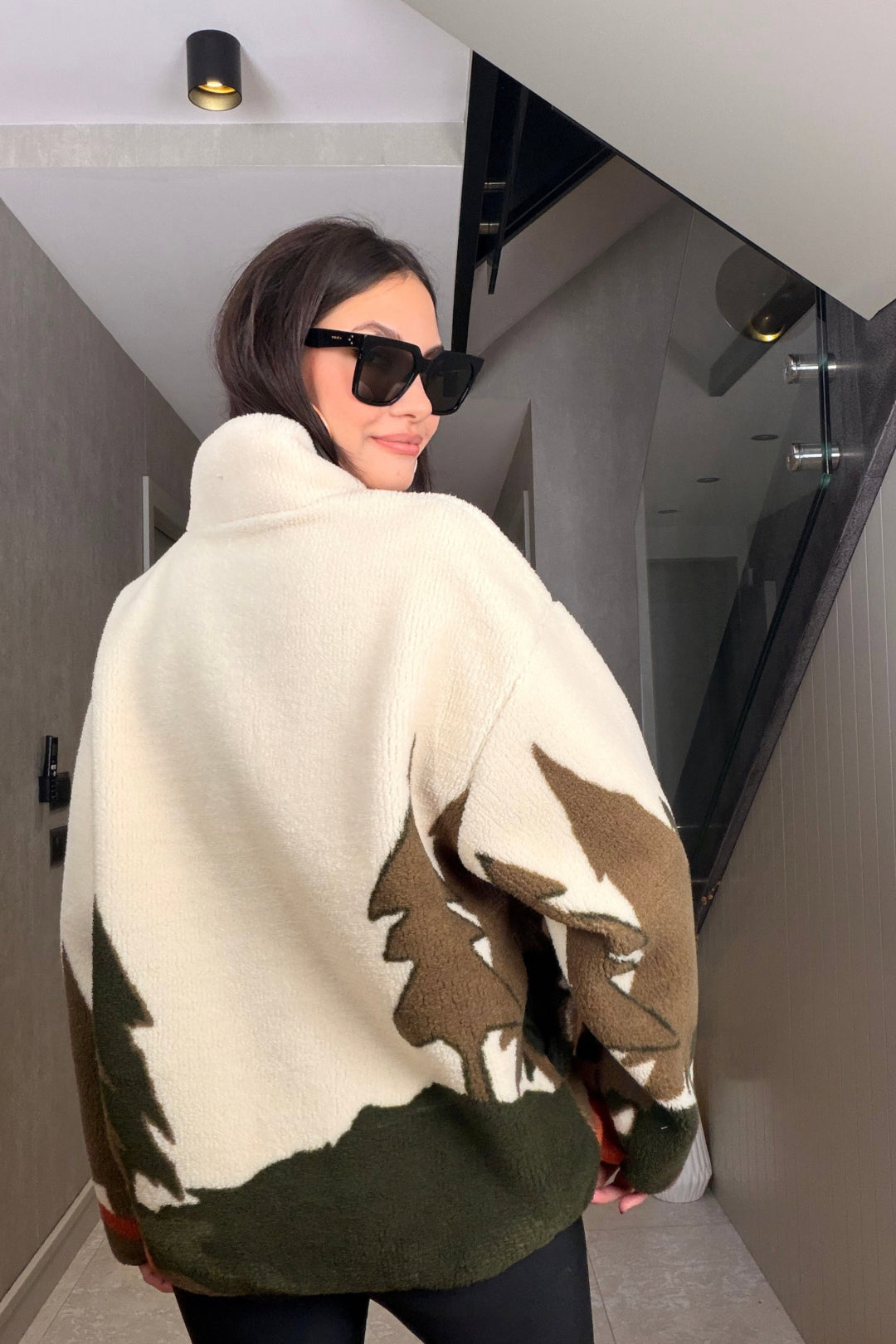 Bej Desenli Yumoş Polar