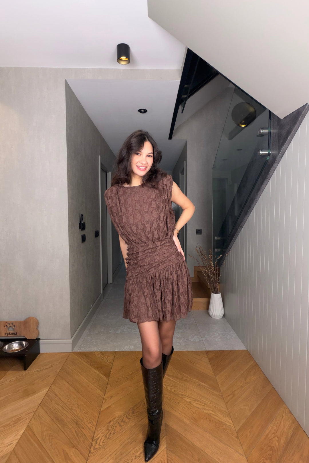 Kahverengi Vatkalı Dantel Elbise