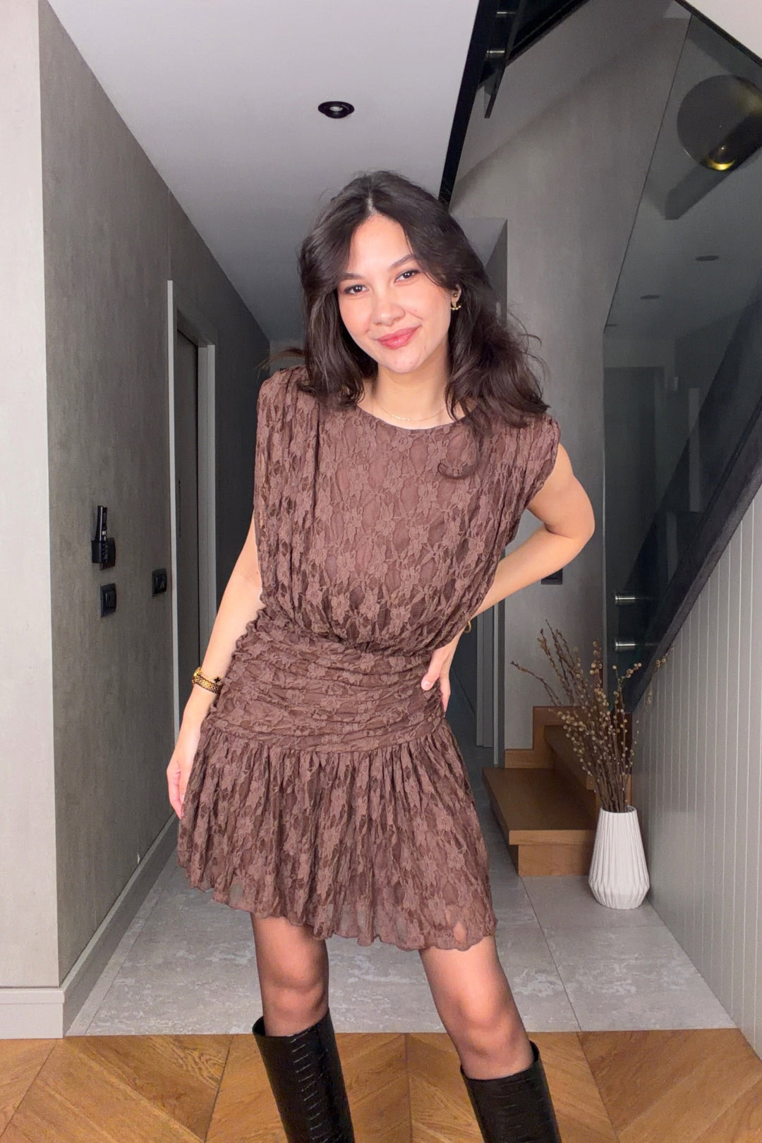 Kahverengi Vatkalı Dantel Elbise