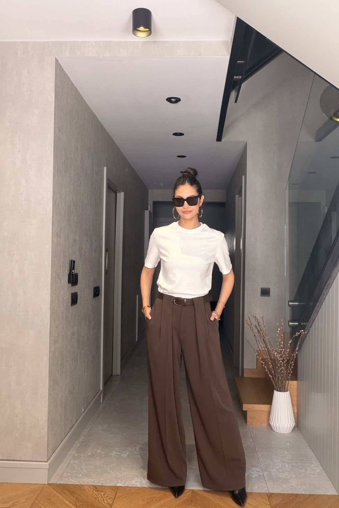 Kahverengi Kemerli Pileli Pantolon