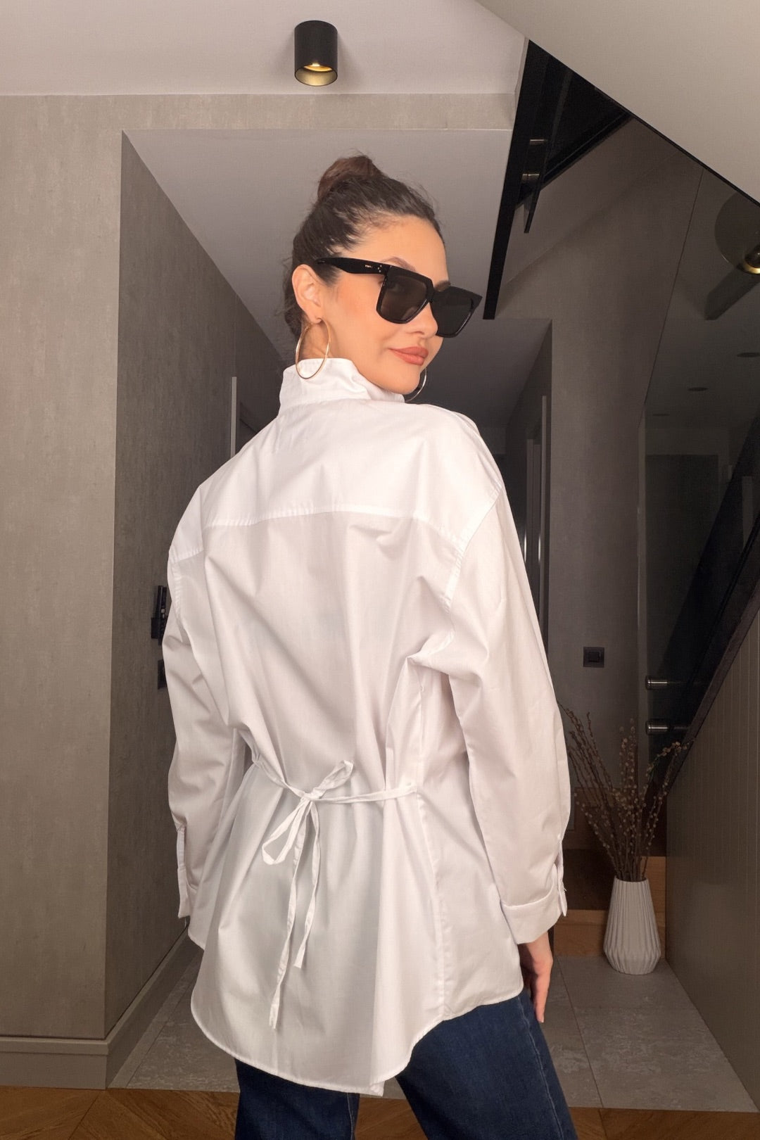 Beyaz Belden Bağlamalı Gömlek